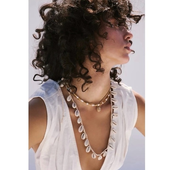 Free People Maui Shell Necklace Bohemian Beach Neutral Natural Resort Vaca NEW - Picture 2 of 5